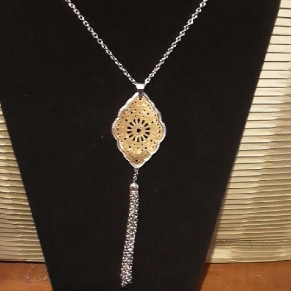 Elegant Gold and Silver Pendant Necklace